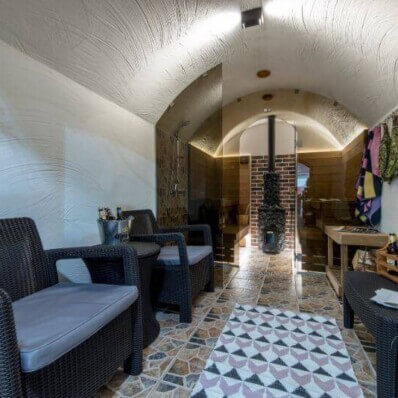 Eine finnische Sauna, die herrliche Saunaerlebnisse bietet – ein ganzes